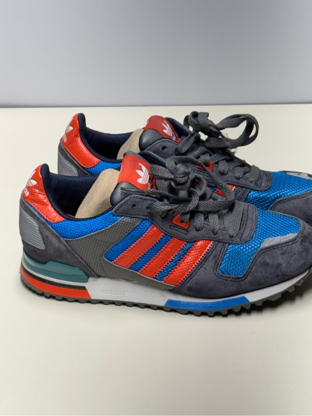 adidas Originals ZX 700 Men’s US 6 / Women’s 7.5 Blue Gray Red Sneakers 099725